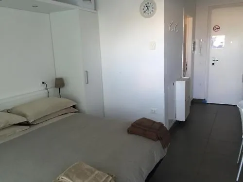 船舶公寓 3* 西尼加利亚